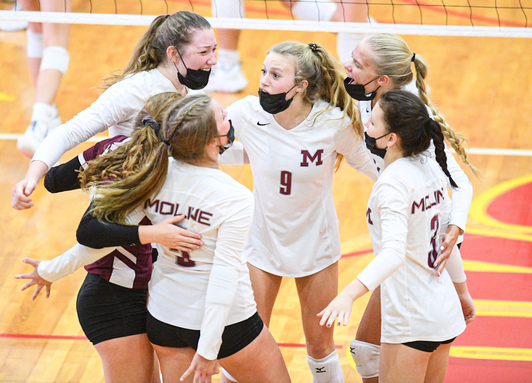 100521-qc-spt-moline-ri-vball-017